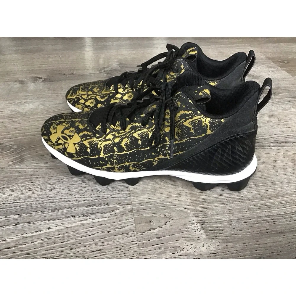 Under Armour Men's Size 9 Spotlight Football Cleats Black Gold 3024252-001.